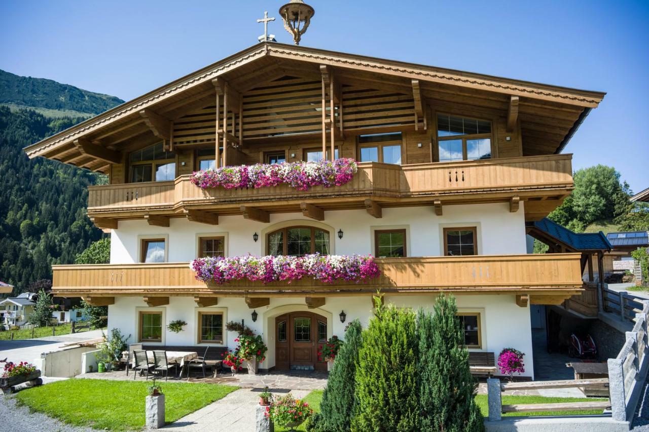 Beim Rohrer Kirchberg in Tirol